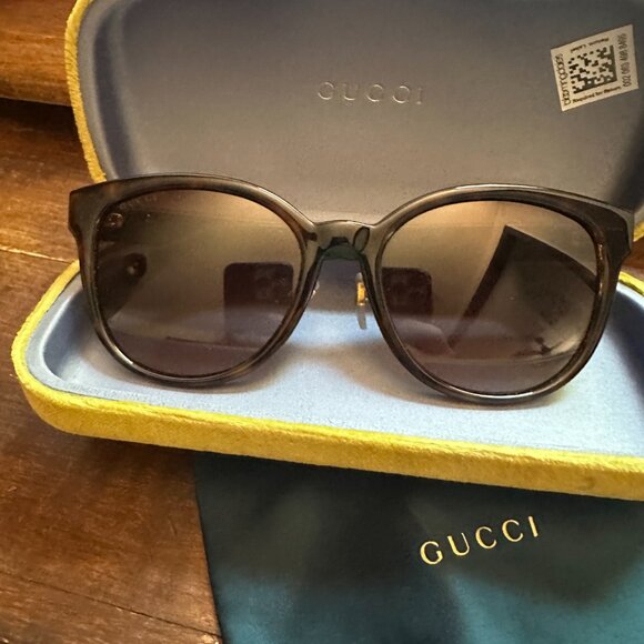 Authentic Gucci Sunglasses - Picture 2 of 4